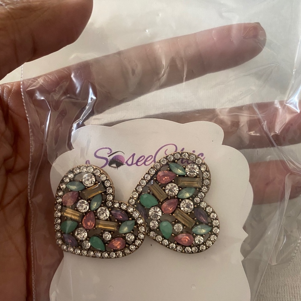 Earrings beautiful never worn.